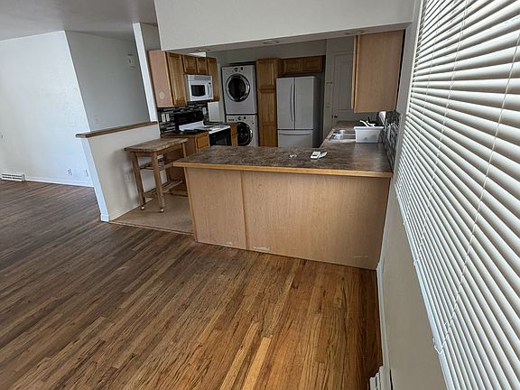 5th image of 411 W Myrtle St