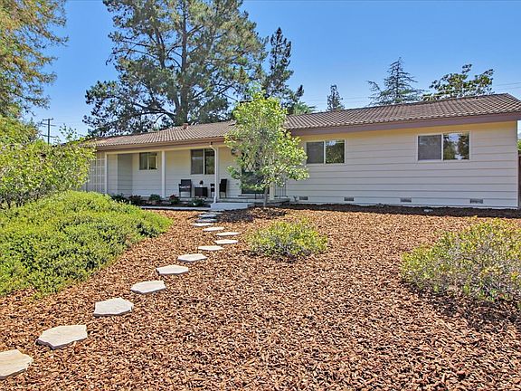 4th image of 20250 Merrick Dr
