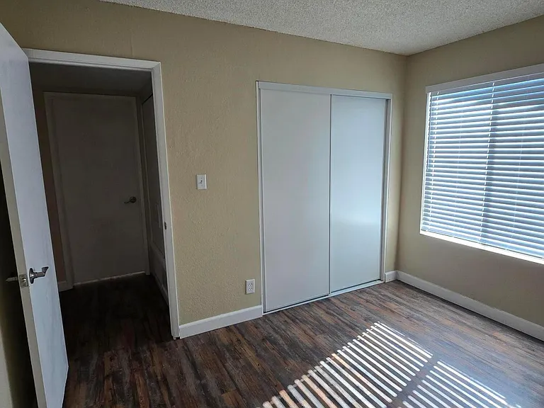 9002 W Roma Ave — Photo 14