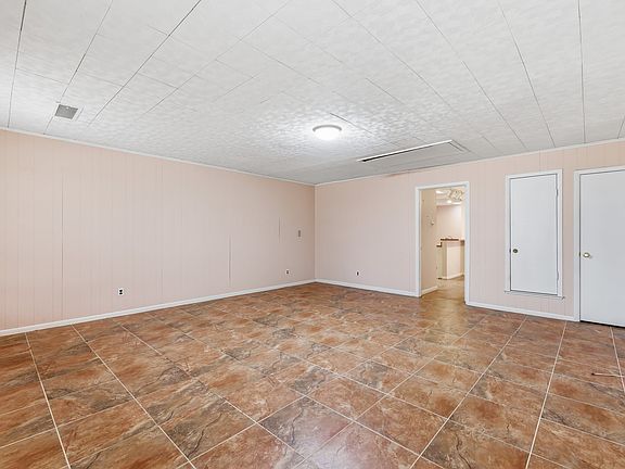 4th image of 504 Debra Dr