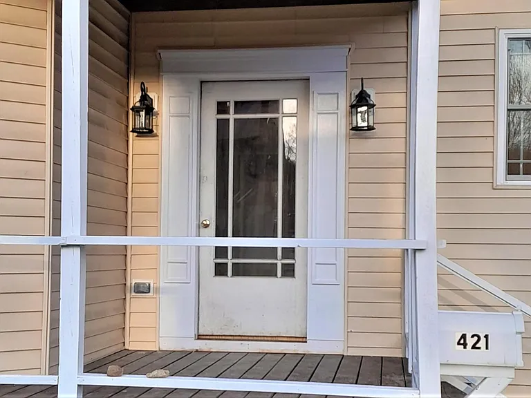 421 Jacobs St — Photo 2