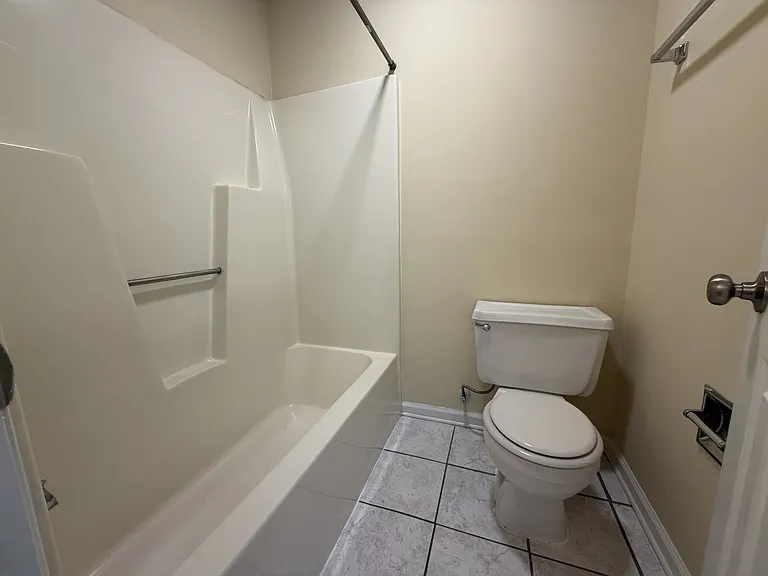 103 W Victoria Ct #F — Photo 11