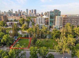 122 Roxboro Rd SW, Calgary, AB T2S 0R1