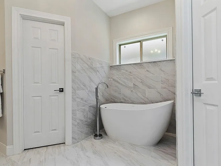 810 Herdsman Dr — Photo 20