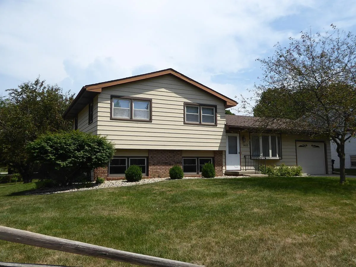 1800 Johnson Dr photo 1