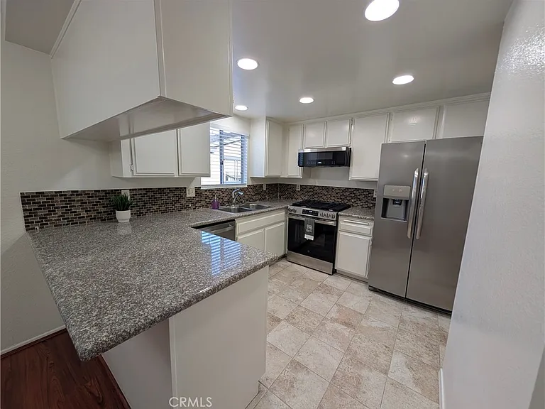 845 W Olive Ave #B — Photo 14