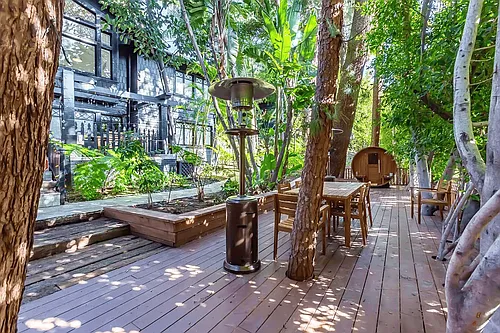 1908 Hillcrest Road Photo 1