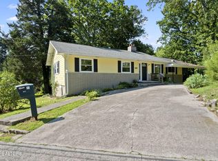 181 California Ave, Oak Ridge, TN 37830