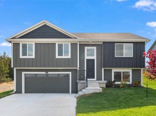 803 SE Dry Creek Dr, Oak Grove, MO 64075