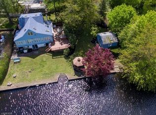 153 Pt Breeze Dr, Hewitt, NJ 07421