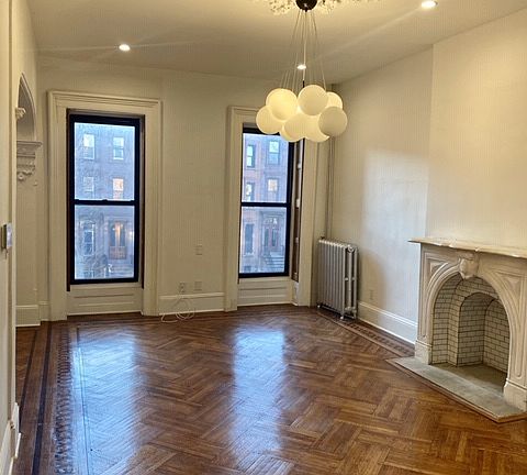 2nd image of 127 Mac Donough St #2