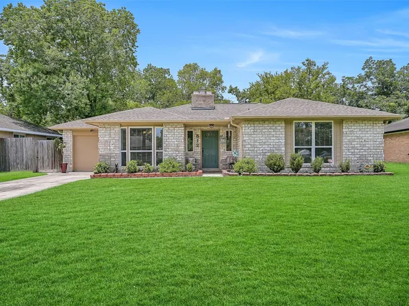 512 Castlelake Dr, Friendswood, TX 77546