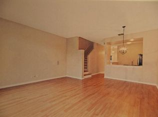 426 Mill St #426, Batavia, IL 60510