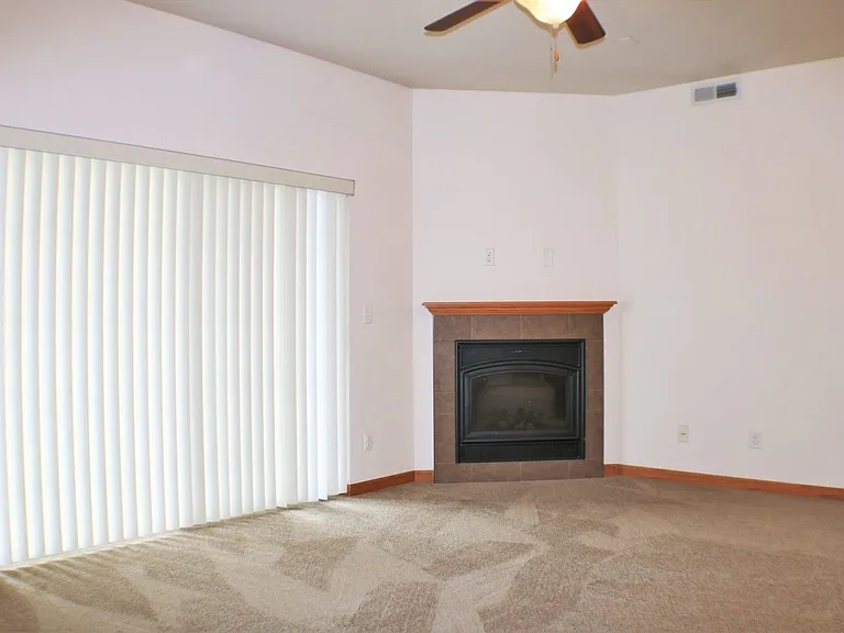 565 Pond View Drive — Photo 4