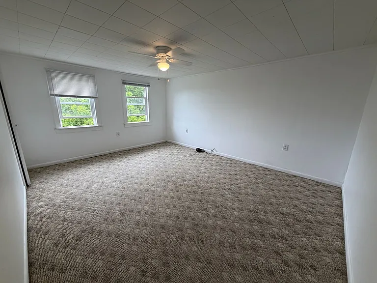 31 Maple St — Photo 8