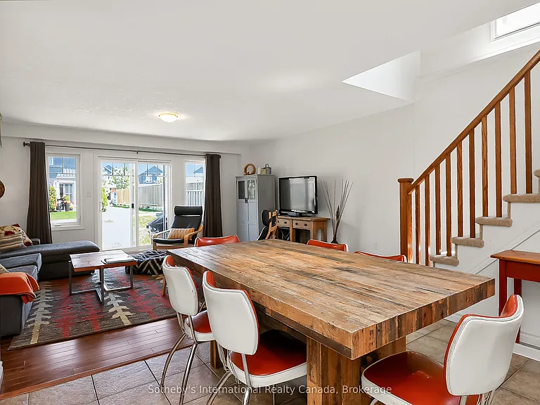 49 Silver Glen Blvd — Photo 9