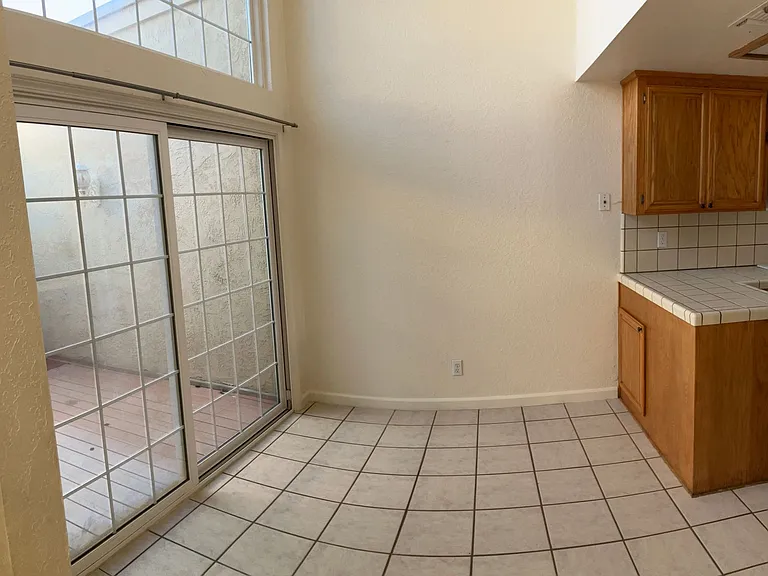1855 Scenic Dr #F — Photo 7