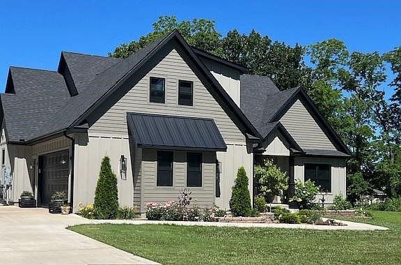 2nd image of 28 Coalburn Dr