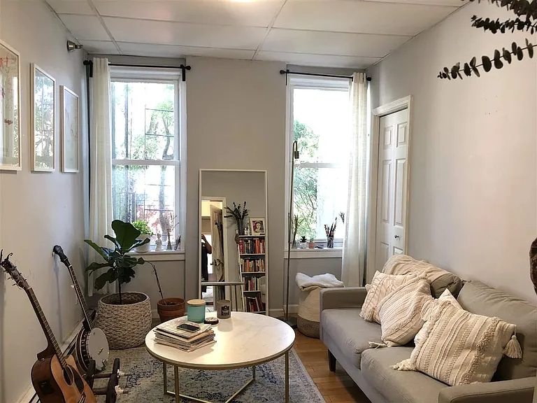 466 Monmouth St #2R — Photo 3