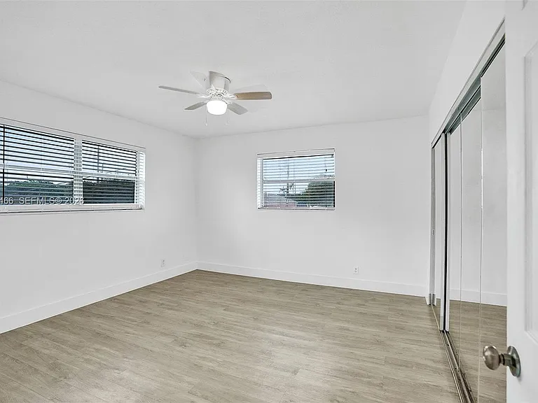 114 SE 8th St #105 — Photo 14