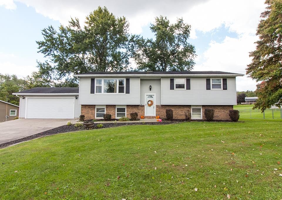 1st image of 2214 Lakewood Dr