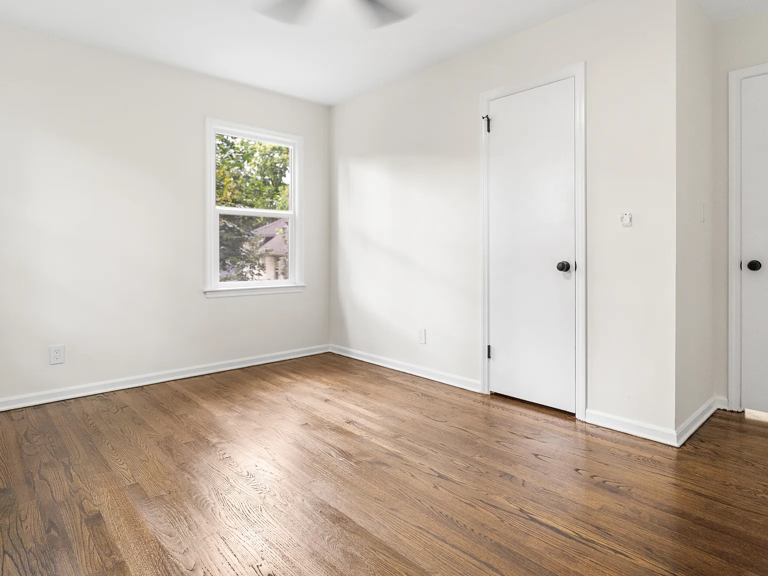 3 bed, 1014 sqft, $2,384 — Photo 4