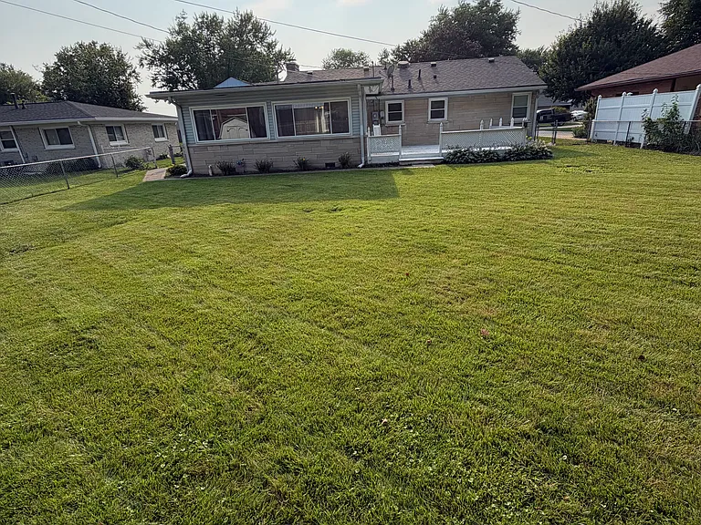 405 Jefferson Blvd — Photo 2