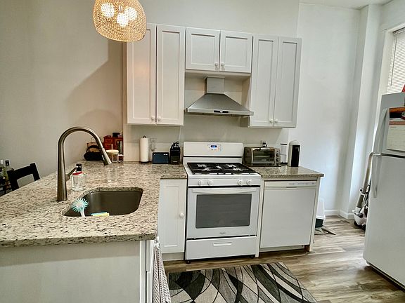2nd image of 334 Communipaw Ave APT 1
