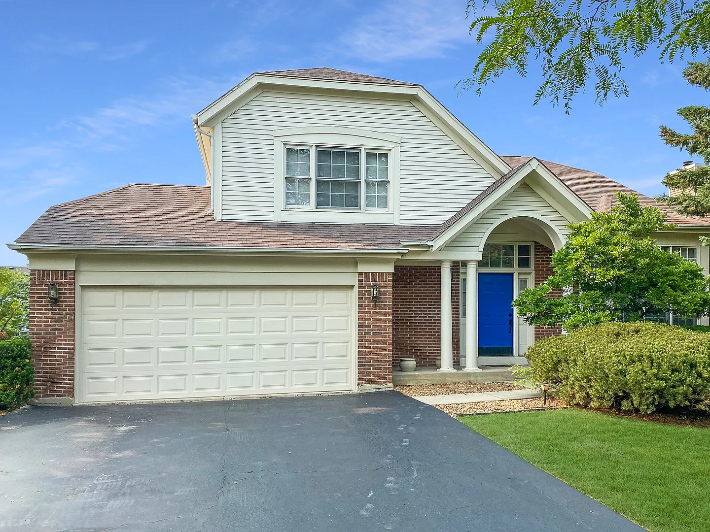 1110 Oxford Ln photo 1