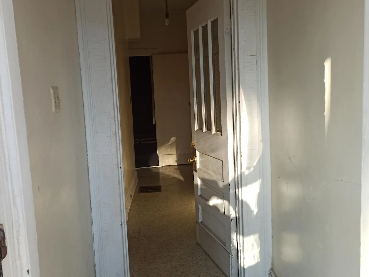 3 bed, 1.5 bath, 2002 sqft, $1,200 — Photo 3