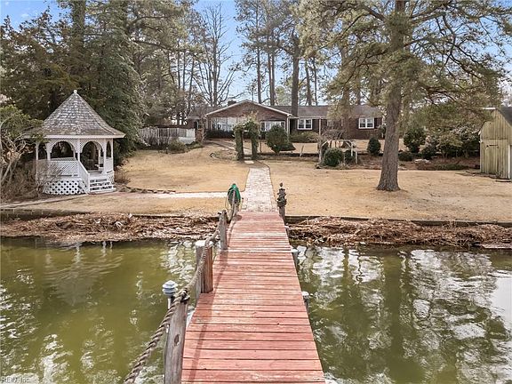 5th image of 450 Robin Rd