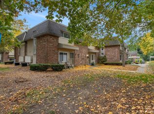 555 Longshore Dr, Ann Arbor, MI 48105