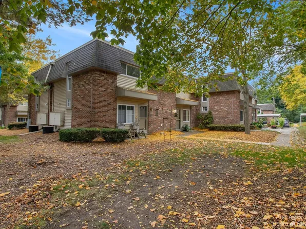 555 Long Shore Dr #A, Ann Arbor, MI 48105