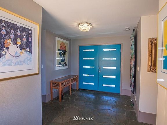 5th image of 3016 Marine Dr