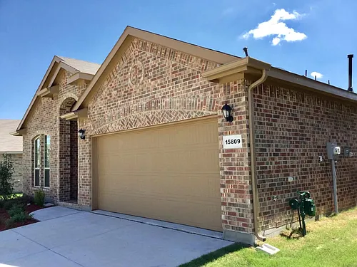 15809 Oak Pointe Dr Photo 1