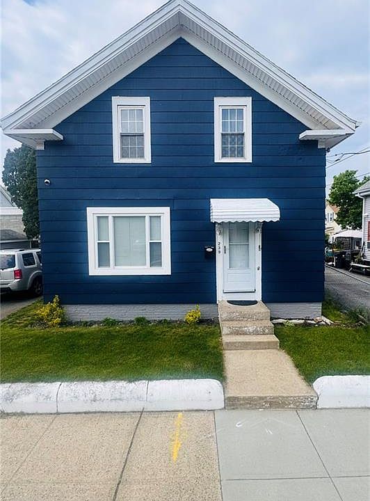 1st image of 239 Taft St