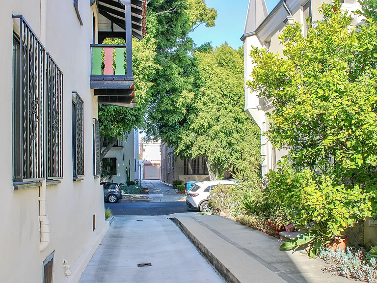 361 N Sierra Bonita Ave #A — Photo 28