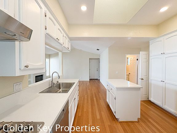 5th image of 837 Muirfield Dr