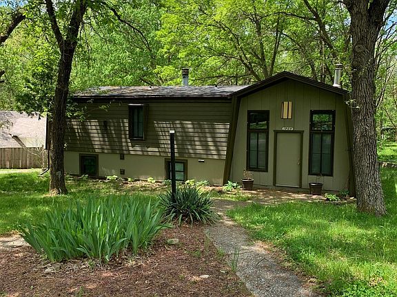 2nd image of 1905 N South Trails Ct