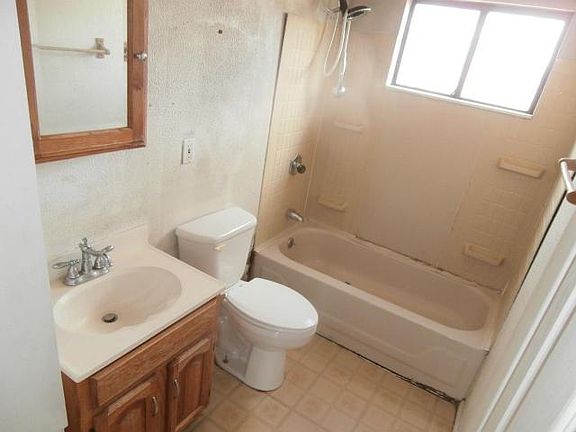 4th image of 1416 Glorieta St NE