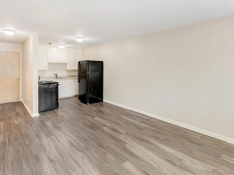 Broadmoor Plaza Apartments — Photo 29