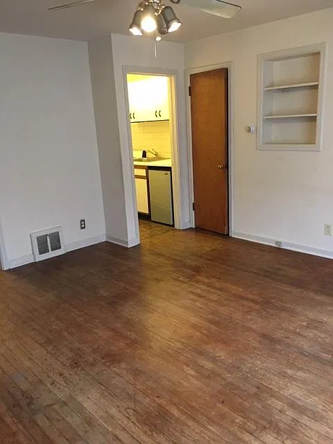 1 bed, 500 sqft, $700 — Photo 2