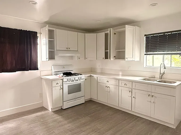 817 N Marianna Ave #1/2 — Photo 4