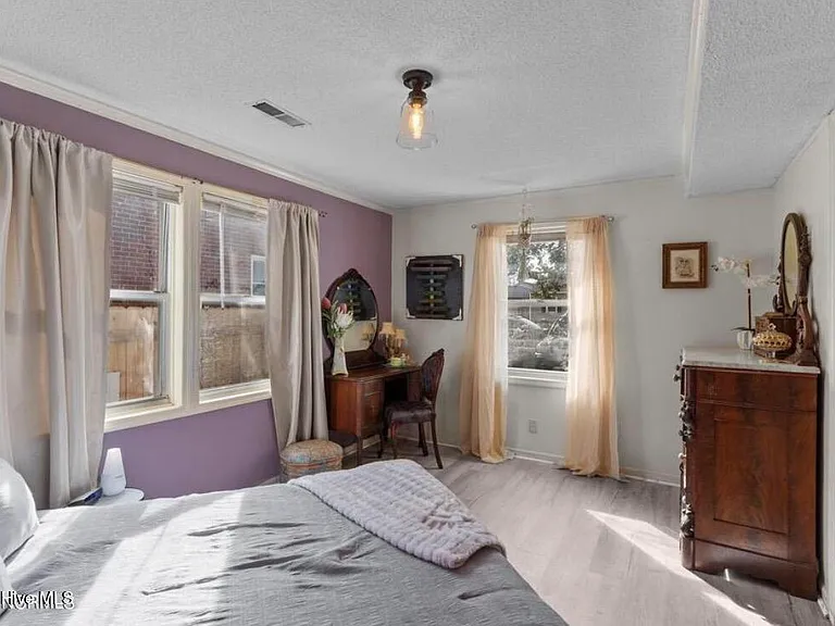 1409 Wooster St — Photo 14