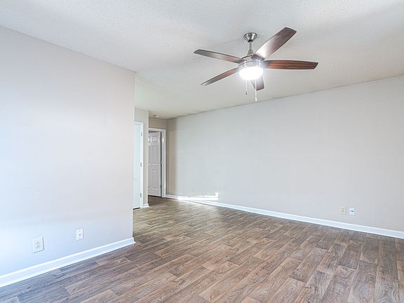 3rd image of 139 Darlene Dr APT D