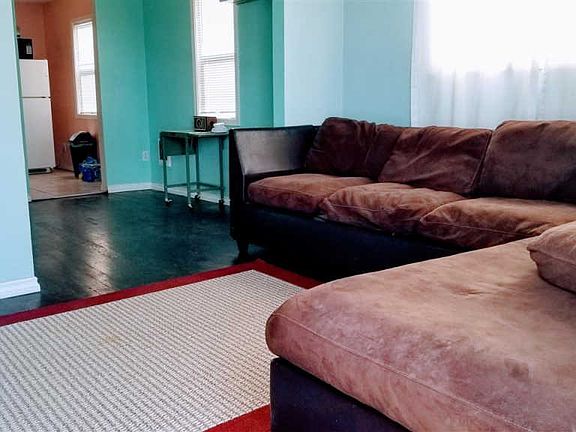 4th image of 1515 W 21st Ave