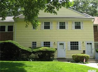 712 Towne House Vlg, Hauppauge, NY 11749