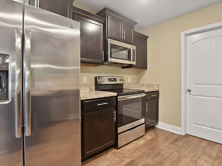 512 Sourwood Dr — Photo 8