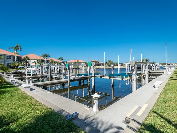 dock/lift
