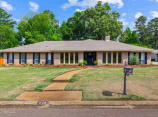200 Greenfield Pl, Brandon, MS 39047